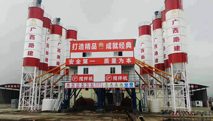 大型攪拌站設(shè)備作業(yè)現(xiàn)場