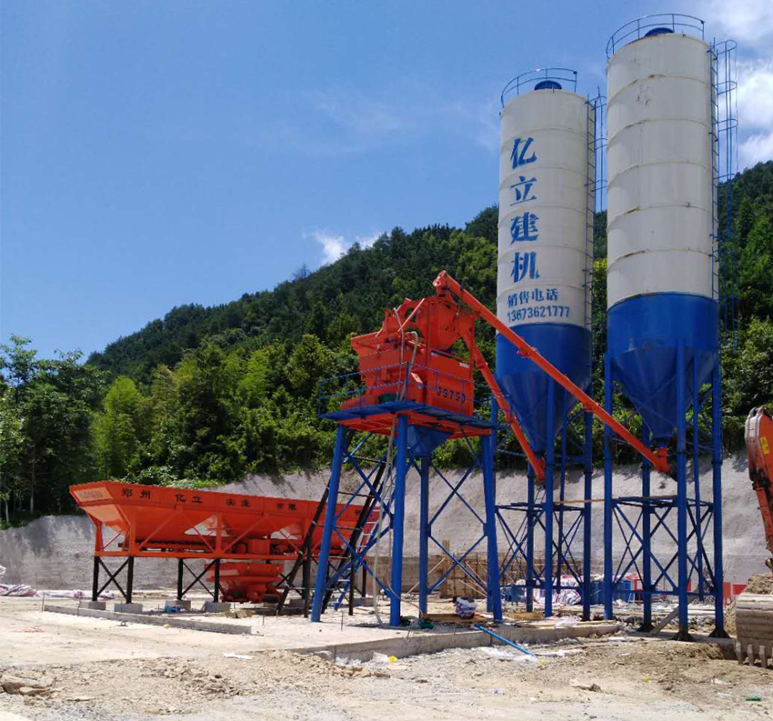 小型混凝土攪拌站作業(yè)現(xiàn)場